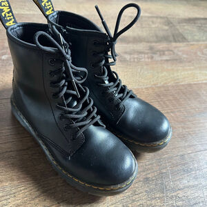 Dr. Martens 1460 Black Smooth Leather Lace Up Boots US 3